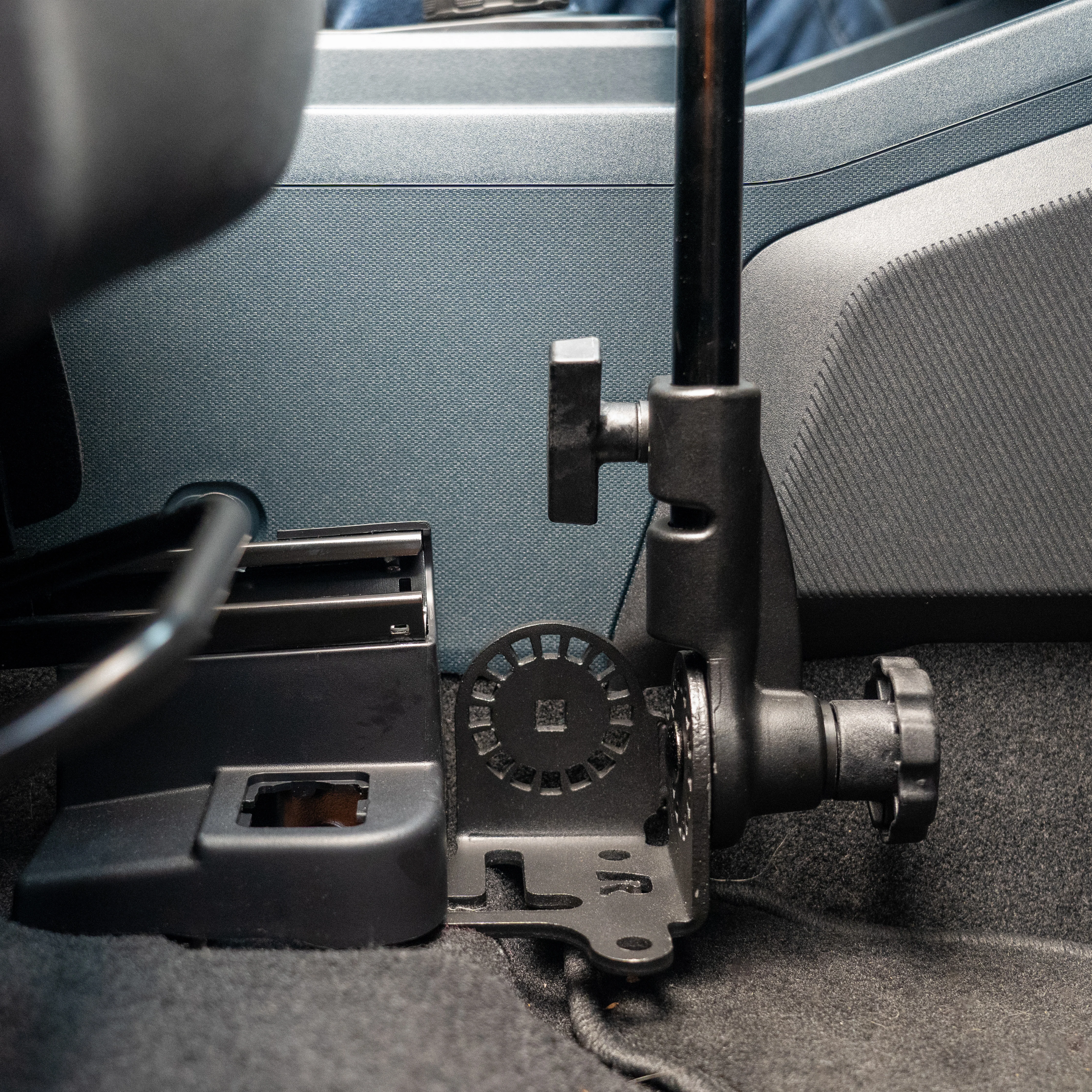 RAM® Pod HD™ 24" Vehicle Mount with 75x75mm VESA Plate - Image 4