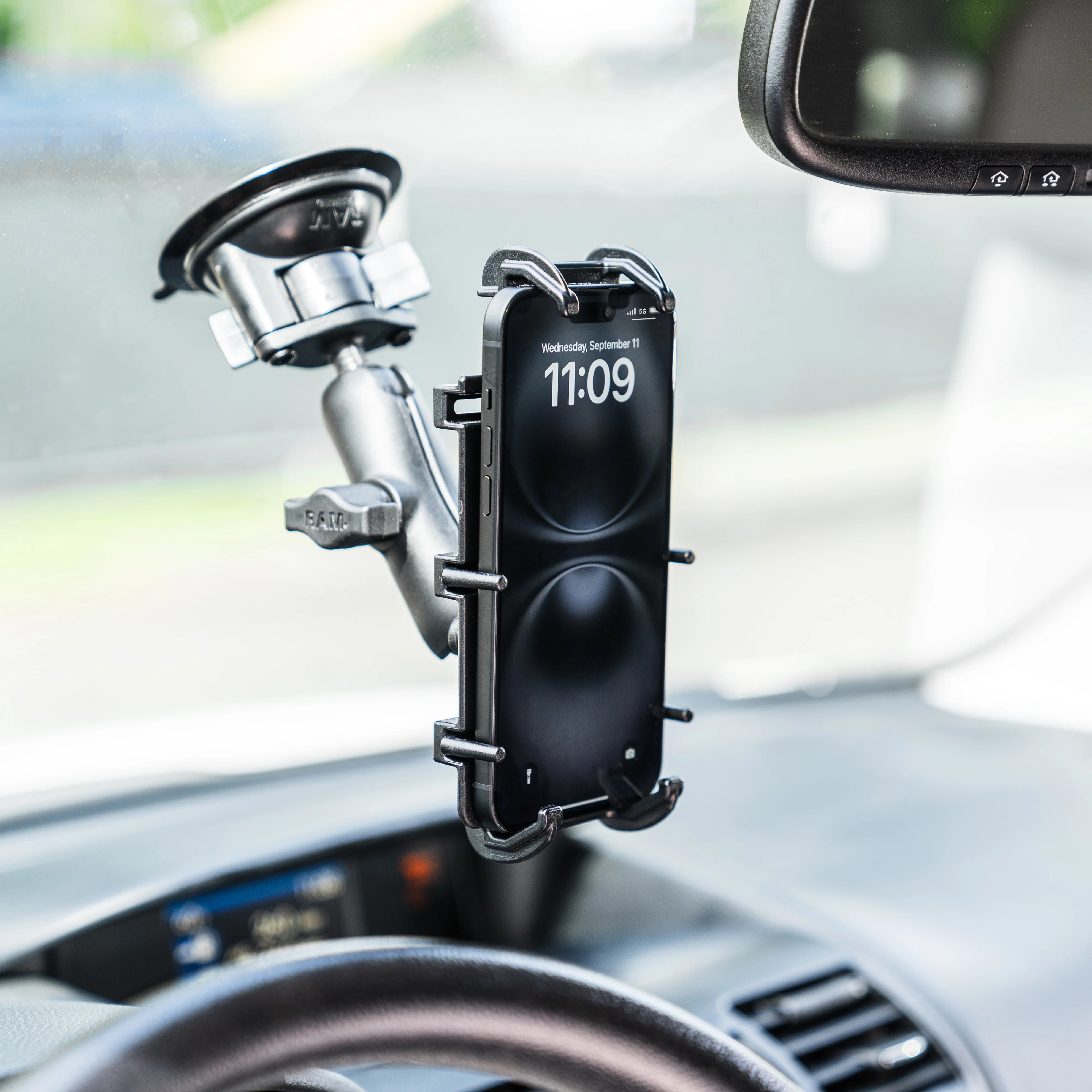 RAM® Quick-Grip⢠XL Phone Mount with Twist-Lock⢠Suction Cup - Medium - Image 8