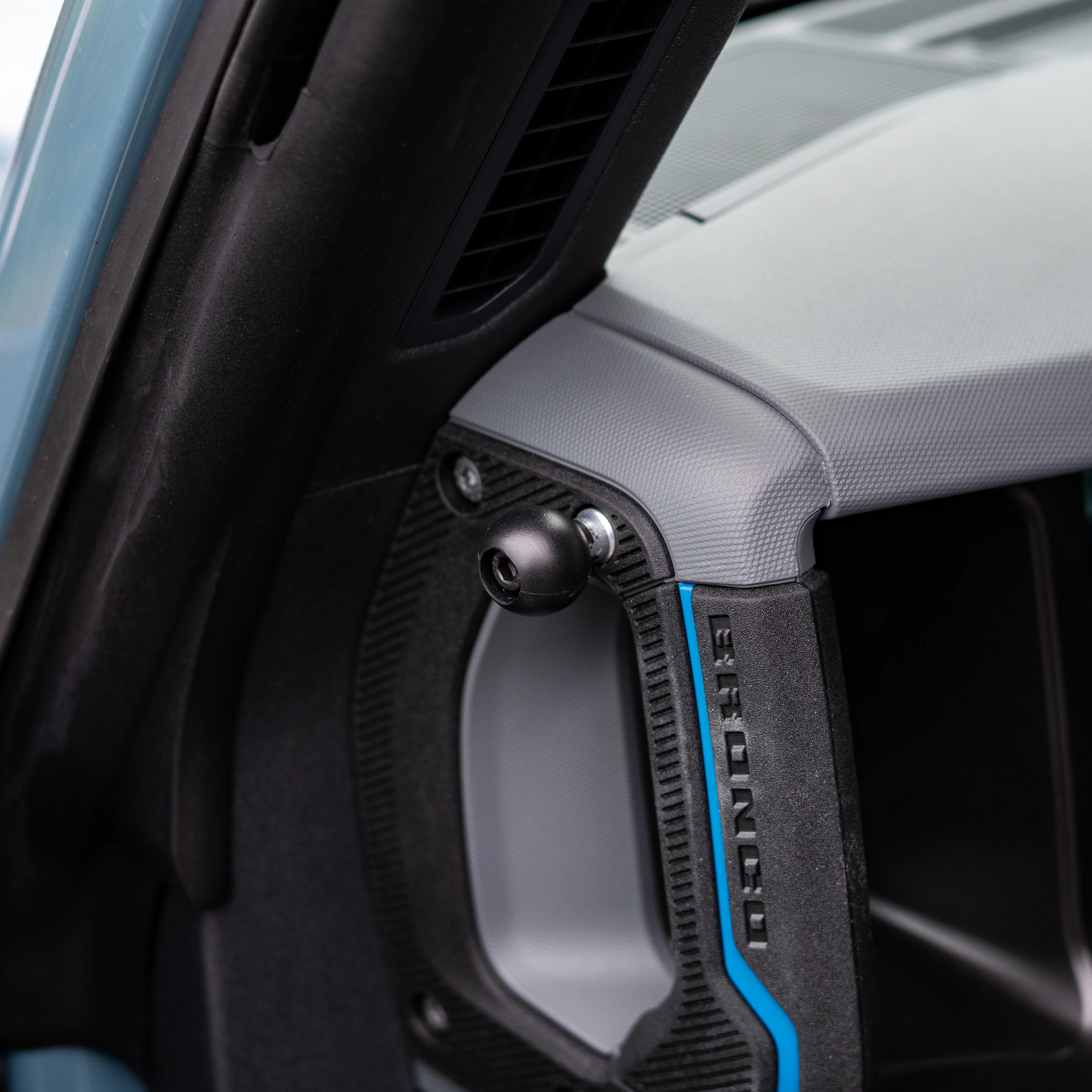 RAM® Quick-Grip™ XL Phone Mount with Grab Handle & A-Pillar M6 Bolt Base - Image 3