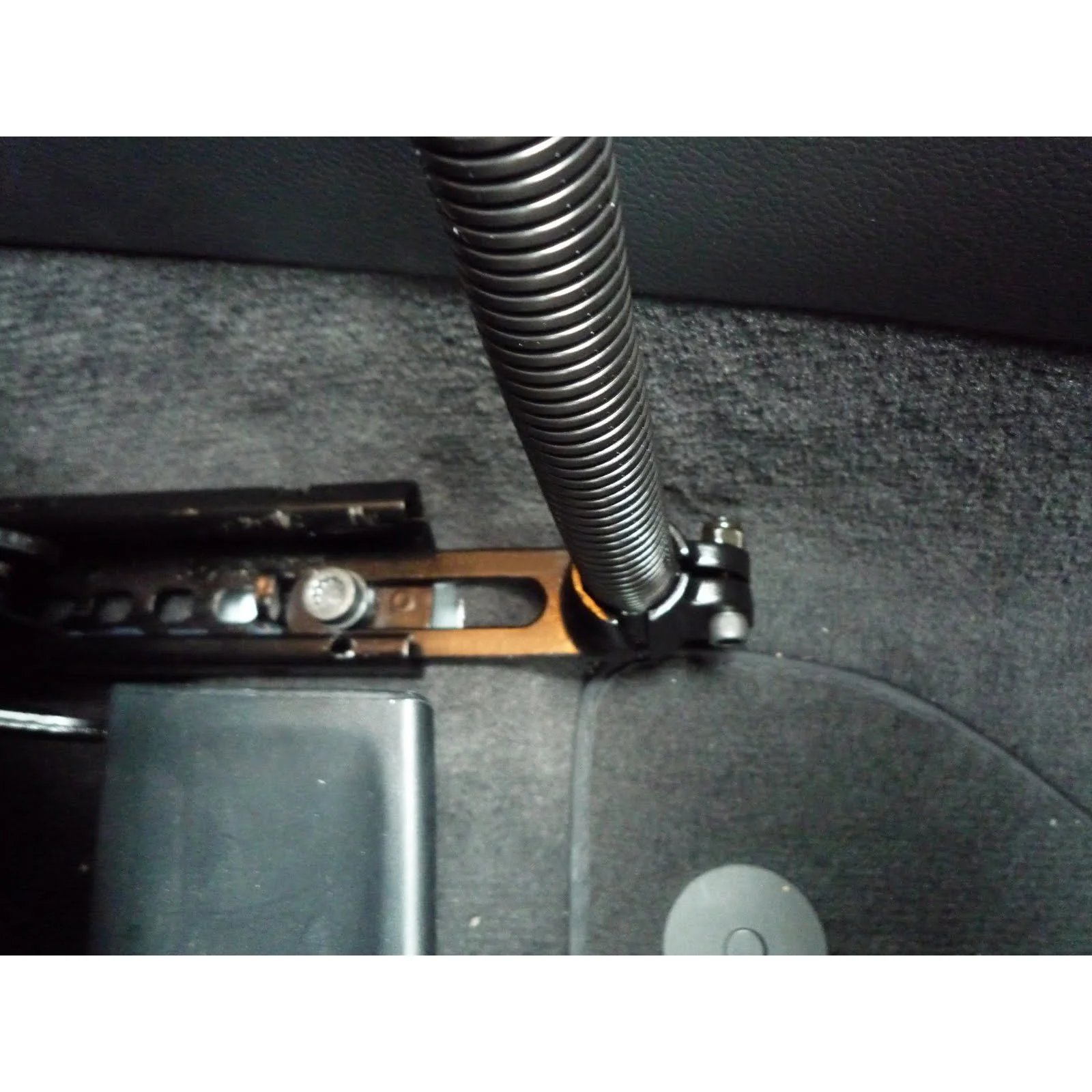 RAM® Pod™ I Vehicle Mount with 18" Aluminum Rod and Round Plate - B Size - Image 3