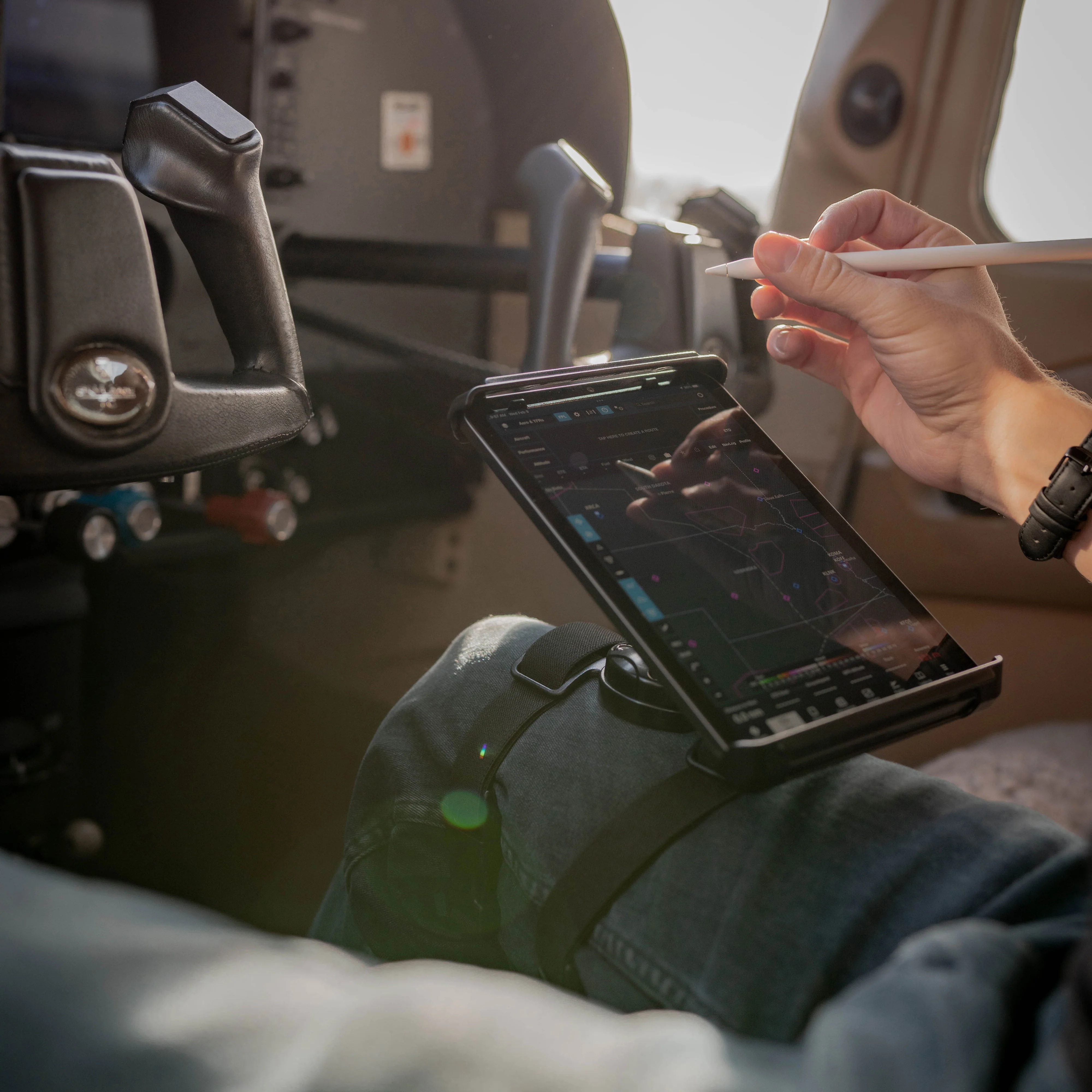 RAM® Tab-Tite⢠with Kneeboard Mount for iPad mini Series + More - Image 7