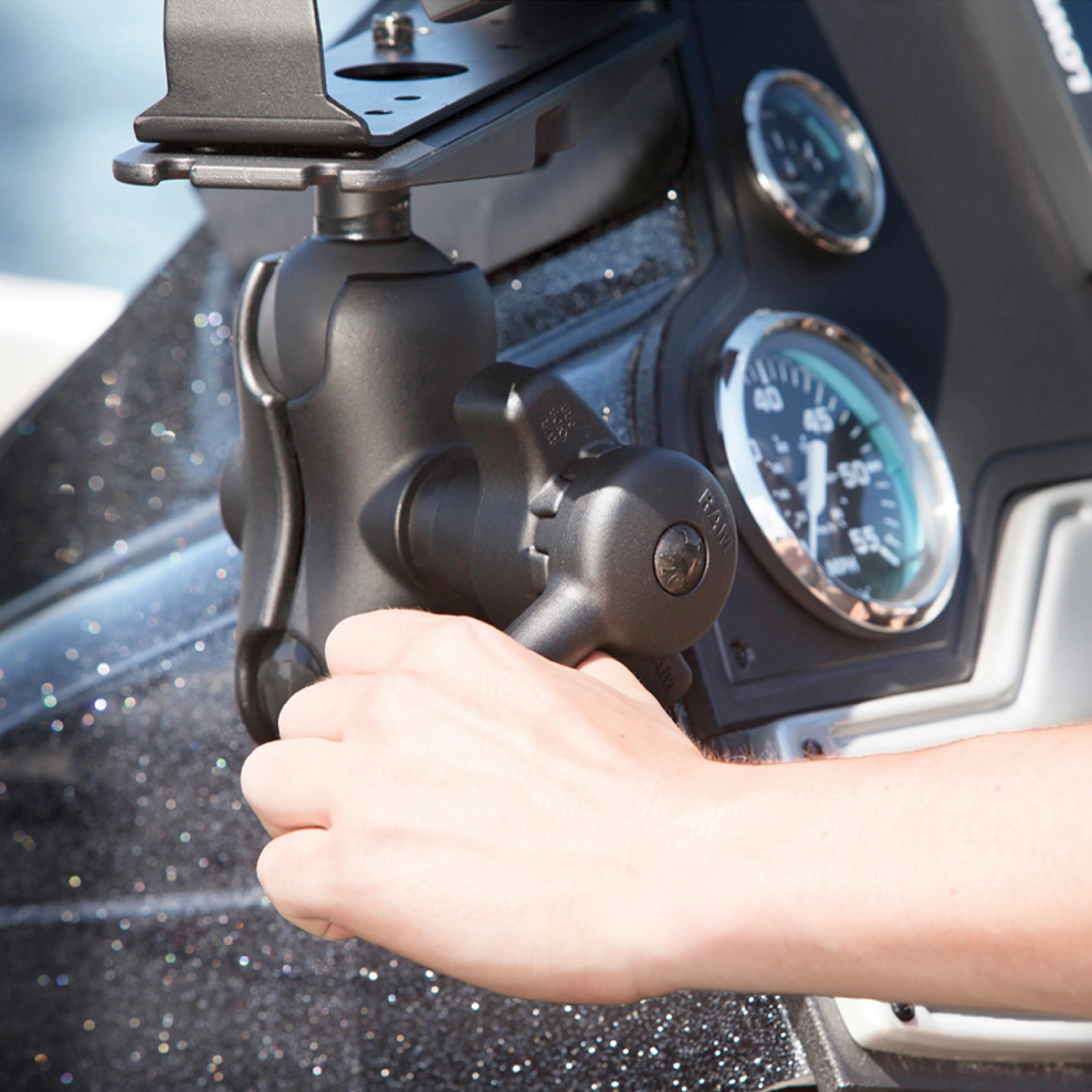 RAMĀ® Large Marine Electronics Mount with RAMĀ® Hi-Torq Wrench - Short - Image 6