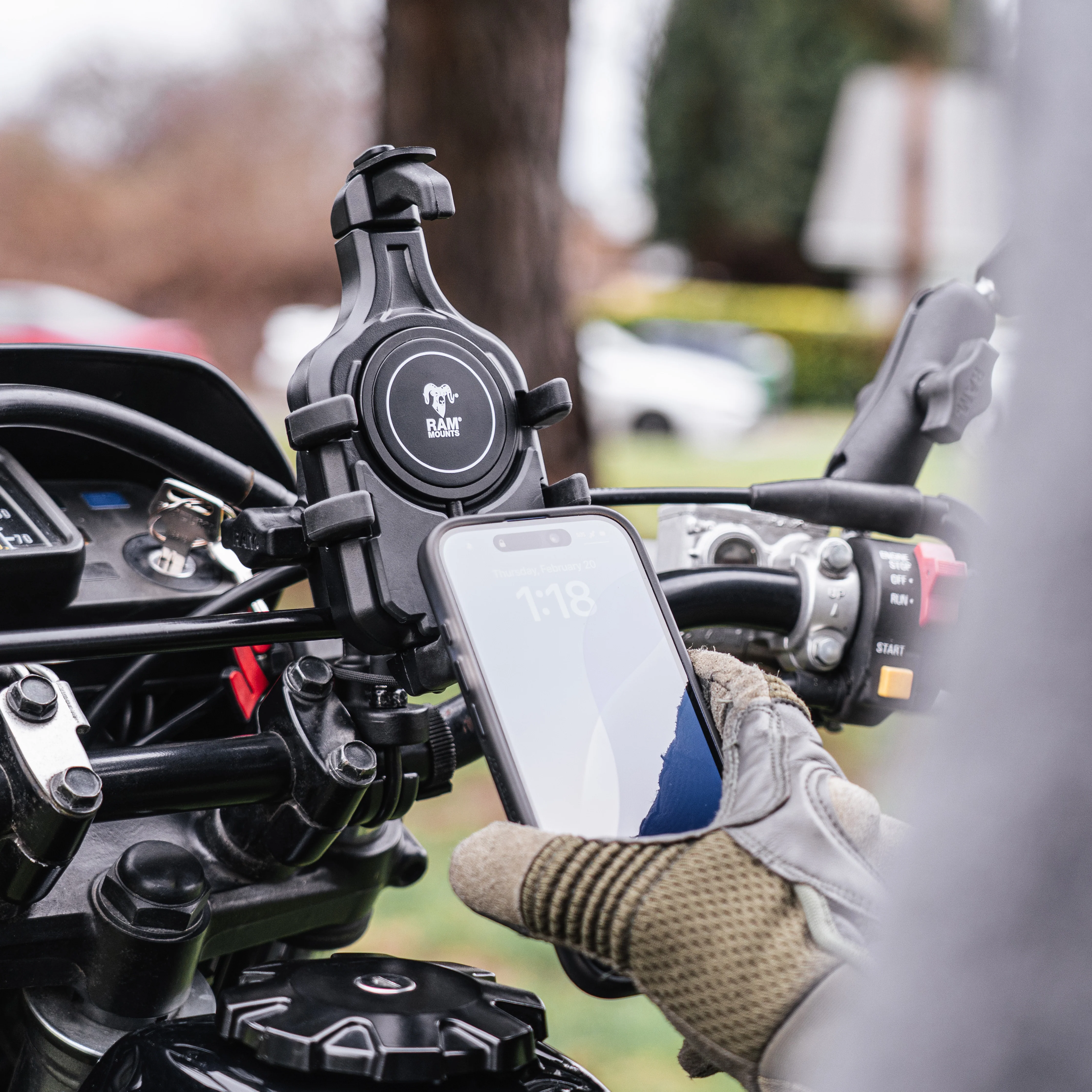 RAM® Quick-Grip™ Pro Phone Holder with Ball - Image 9
