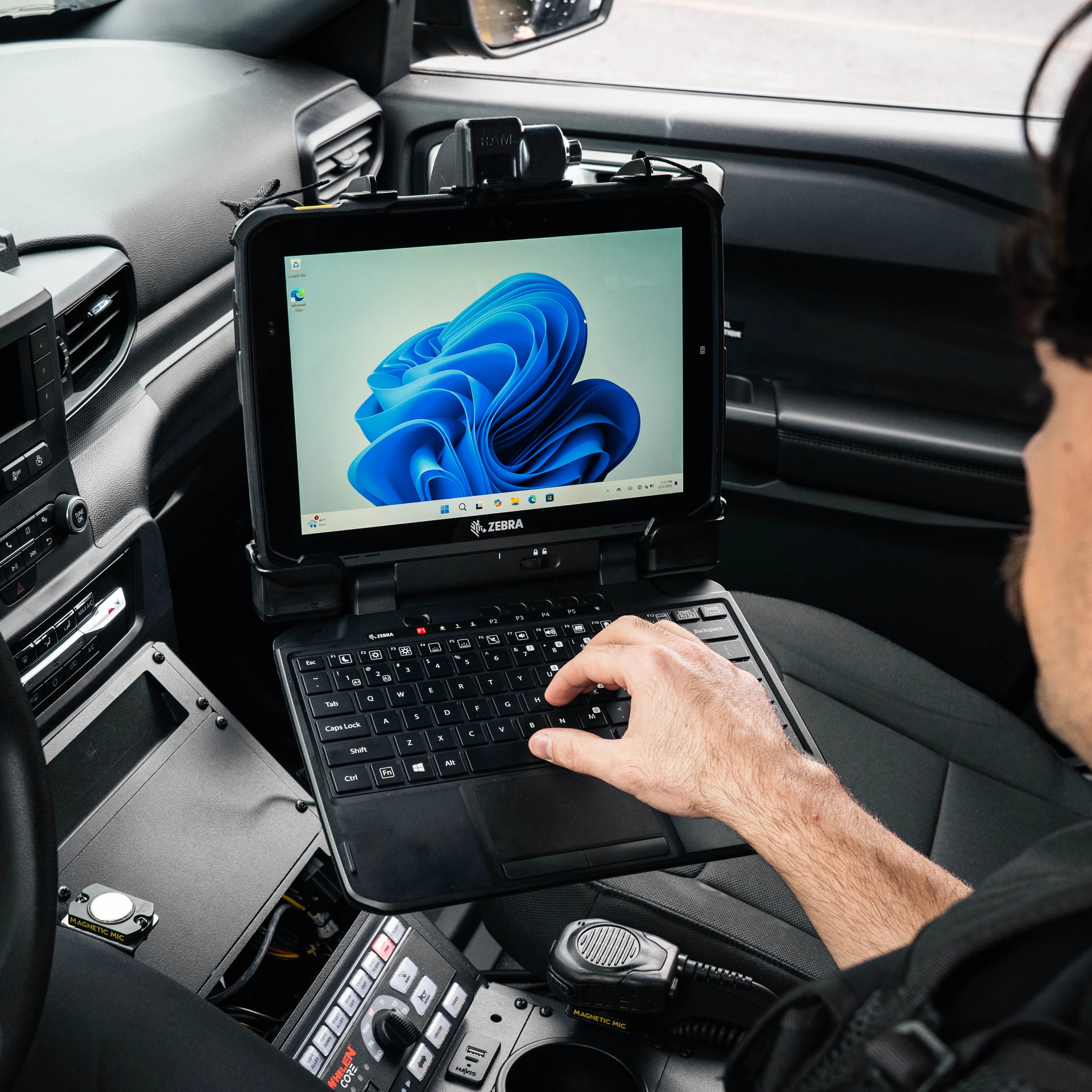 RAM® Powered Locking Dock for Zebra ET8x 2-in-1 Tablet - Image 9